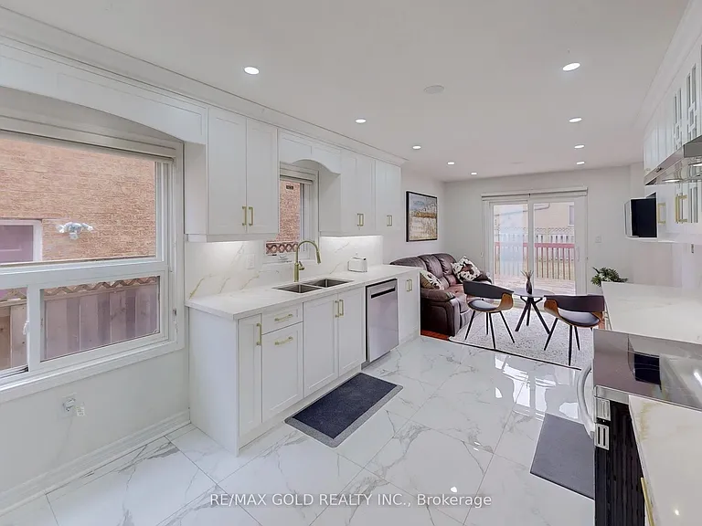 4 Treepark St — Photo 9