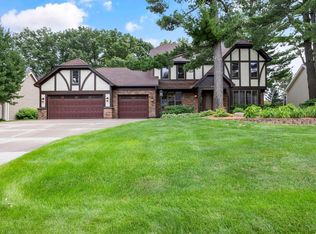 8941 Hunters Trl, Woodbury, MN 55125