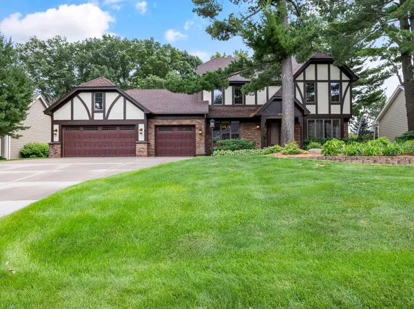 8941 Hunters Trl, Woodbury, MN 55125