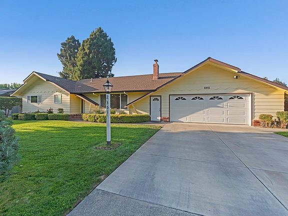 4th image of 2351 Oak Knoll Drive