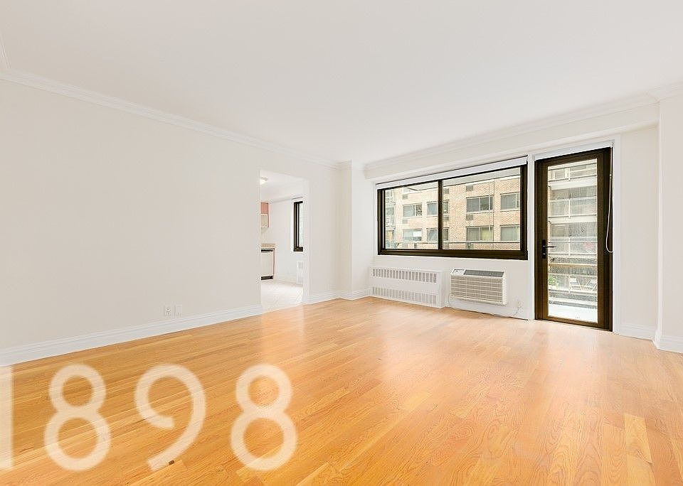 1st image of 135 W 96th St APT 8A