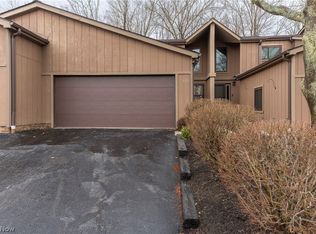 626 Cherry Park Oval, Aurora, OH