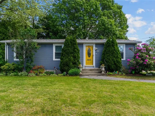 35 Sachem Rd, Riverside, RI 02915