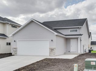 6739 Selkirk Dr S, Fargo, ND 58104