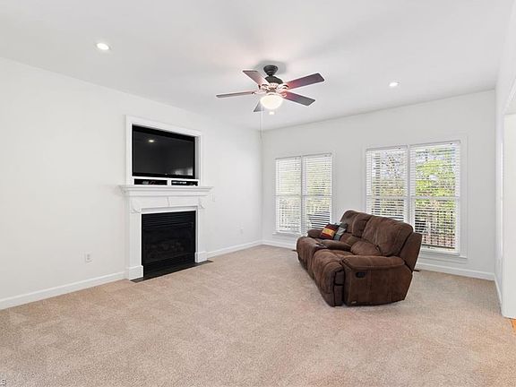 4th image of 5487 Amick Rd