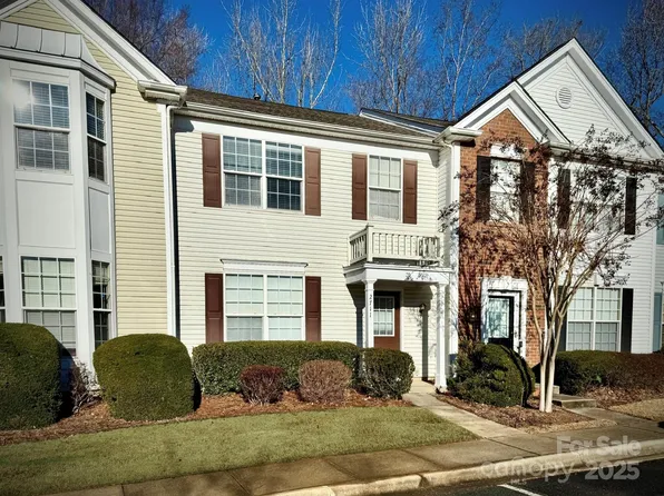 2711 Thornbush Ct, Charlotte, NC 28270