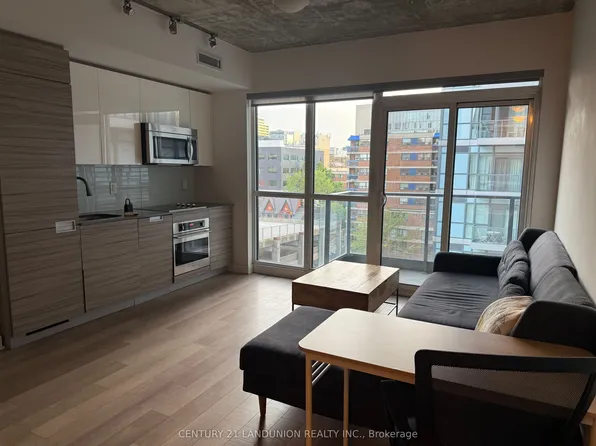 210 Simcoe St, Toronto, ON