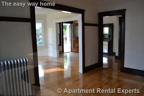 3 bed, 1350 sqft, $3,900 — Photo 2