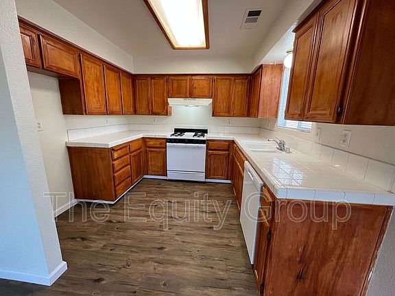 4th image of 640 S Chess Terrace St