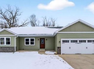 11102 N Dogleg Dr E, Syracuse, IN 46567