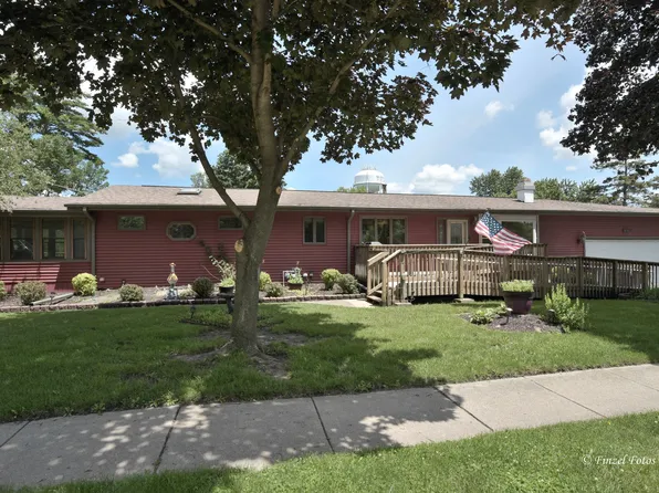 614 N Lillian St, McHenry, IL 60050