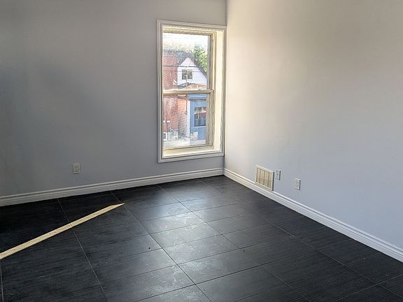 4th image of 1182 Cannon St E #B