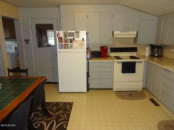 2nd image of 7767 S Comstock Ave