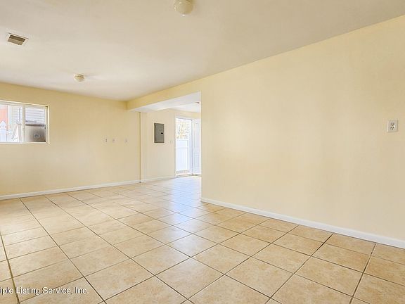 4th image of 153 Moreland St