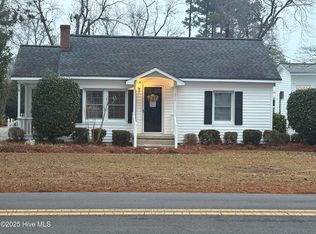 1006 Lake Shore Dr, Lake Waccamaw, NC 28450