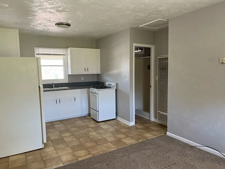 1591 Zener St — Photo 3