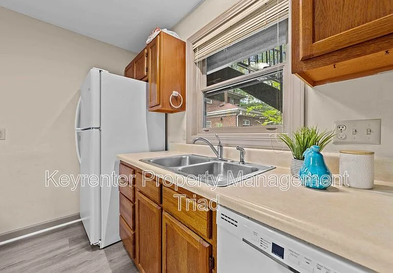 211 McIver St #A — Photo 25