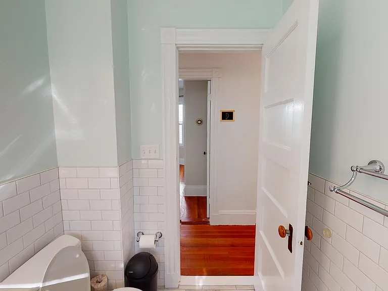 30 Roseclair St #1R — Photo 16