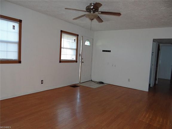 3rd image of 3933 Meadow Ln