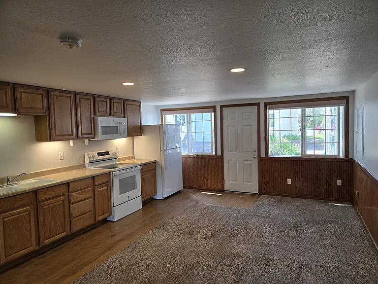 21388 Kristin Ct — Photo 3