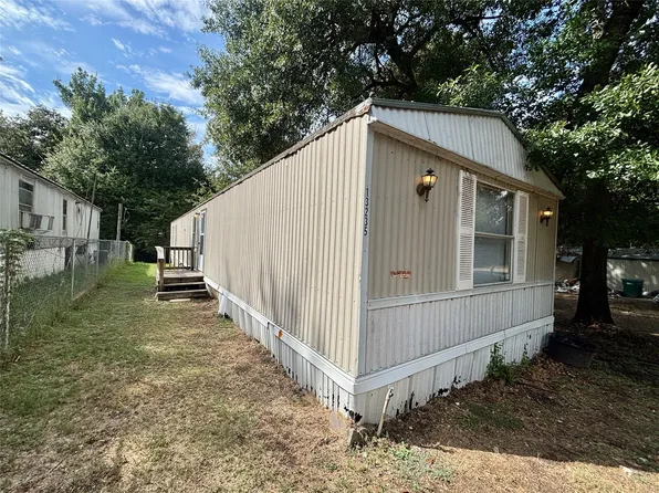 13235 Pecan Tree Dr, Willis, TX 77318