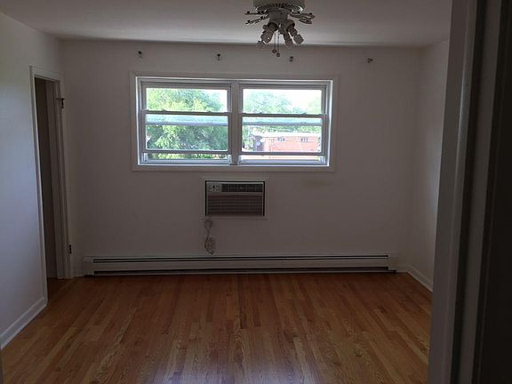 5th image of 4707 Washington St APT 302