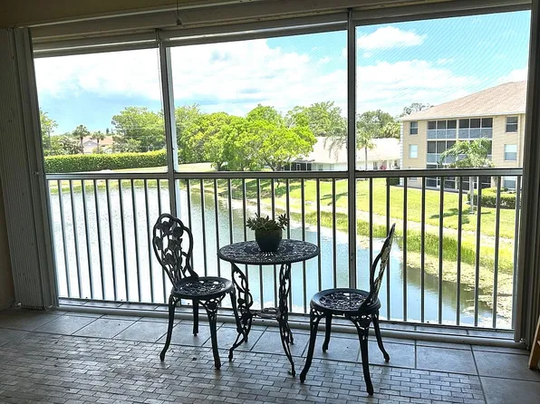 9650 Victoria Ln APT 303, Naples, FL 34109