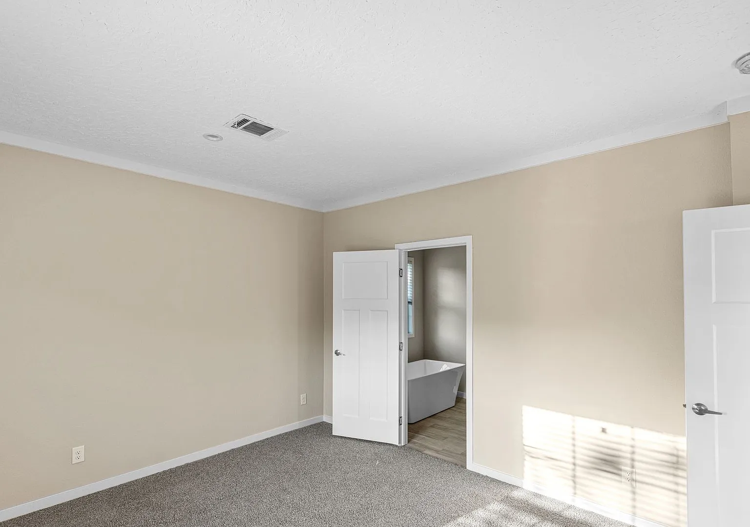 Enjoy 2.89 Acres with lots a room to roam! — Photo 4