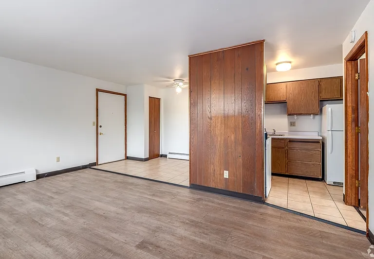 1138 E Walnut St #D — Photo 5