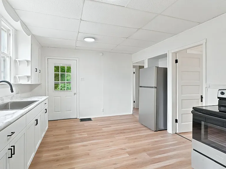 3034 Abbott St — Photo 4