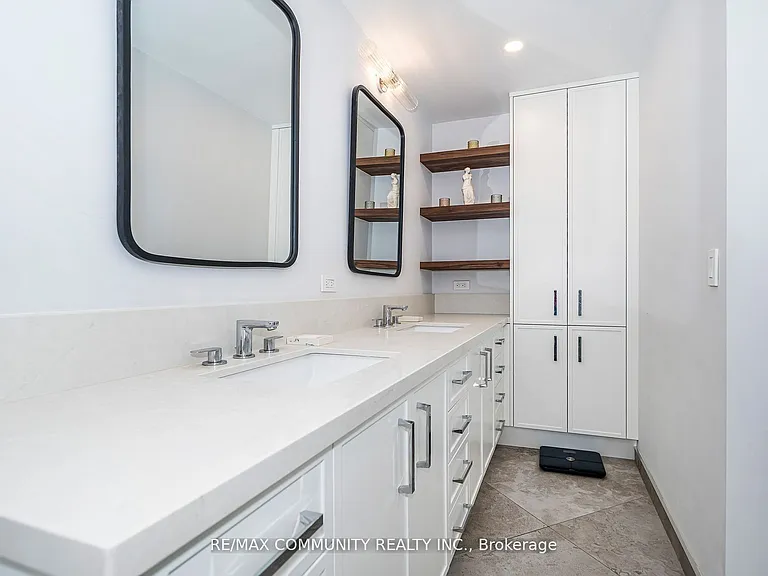 980 Yonge St #513 — Photo 26