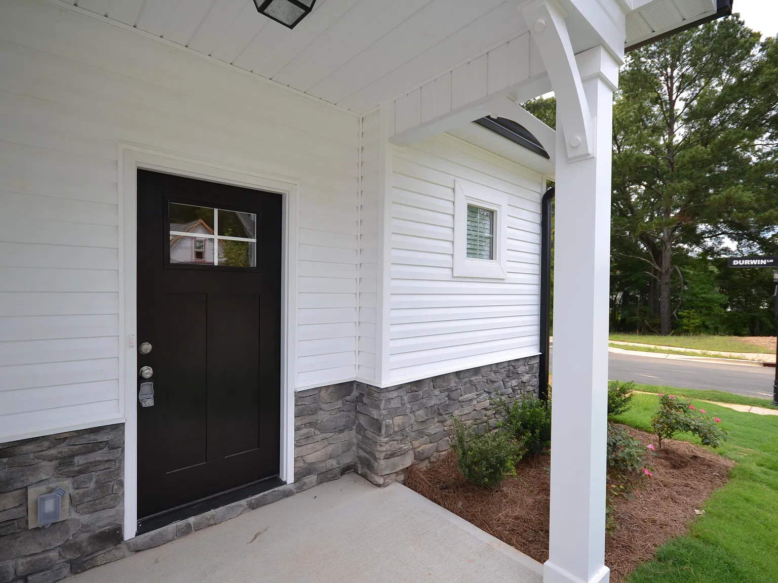 3 bed, 2.5 bath, 2064 sqft, $2,095 — Photo 4