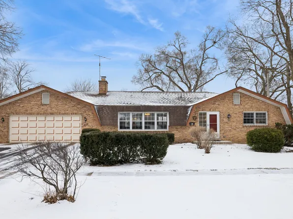 635 Eletson Dr, Crystal Lake, IL 60014