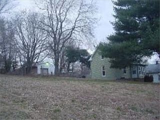 3rd image of 3020 Everett Ave
