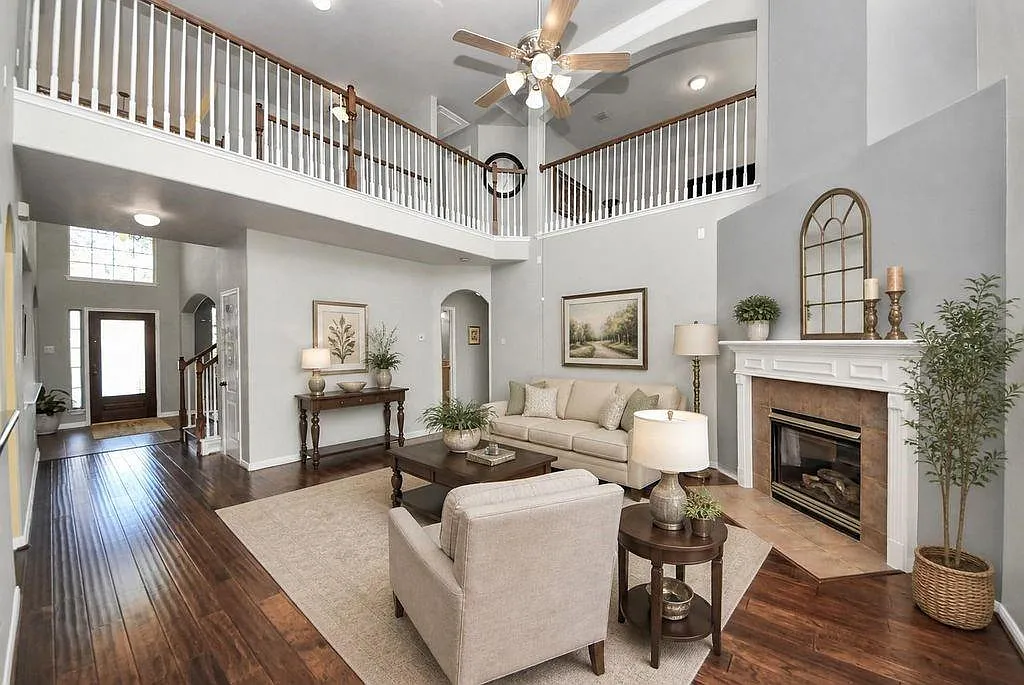 4 bed, 3.5 bath, 3581 sqft, $4,200 — Photo 3