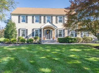 12 Harvest Ct, Flemington, NJ 08822