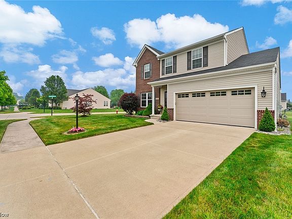 2nd image of 39211 Woodland Trl