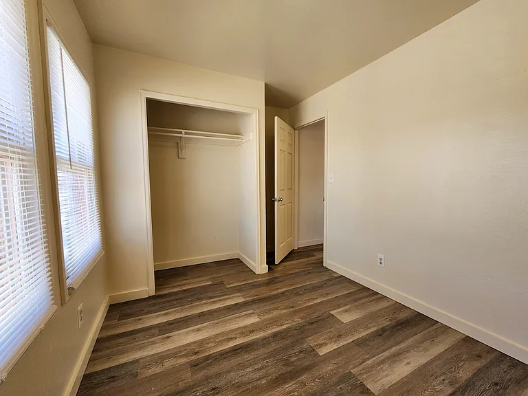 520 W 11th St #6 — Photo 8