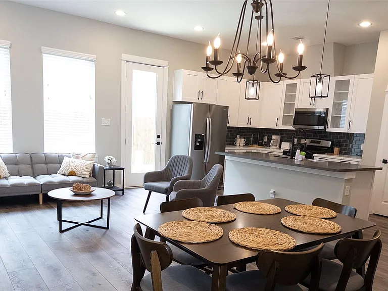 6713 Parker Grove Ln — Photo 3