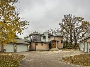 W323S7075 Whitetail Meadows Dr, Mukwonago, WI 53149
