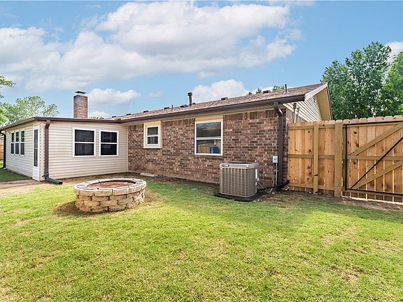 5th image of 1703 SE Sunrise St