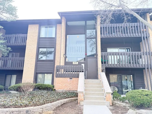 6179 Knoll Wood Rd APT 205, Willowbrook, IL 60527