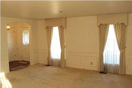 5th image of 6413 Lincoln Ave