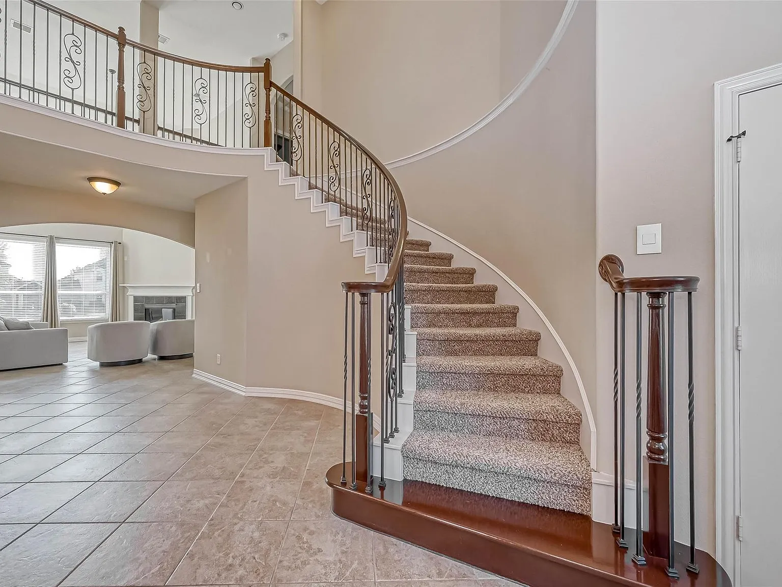 4 bed, 3.5 bath, 3244 sqft, $3,800 — Photo 4