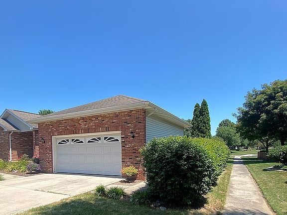 2nd image of 209 Oakwood Ln