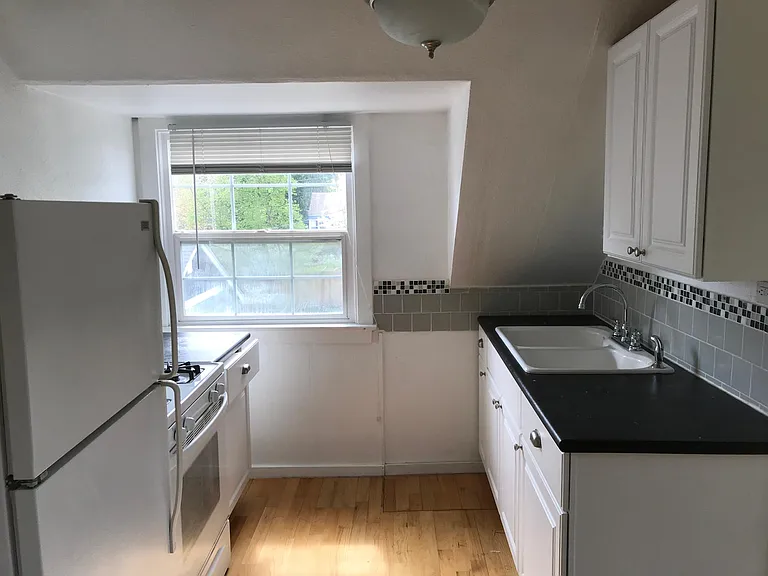 515 Foote St SW #2 — Photo 10
