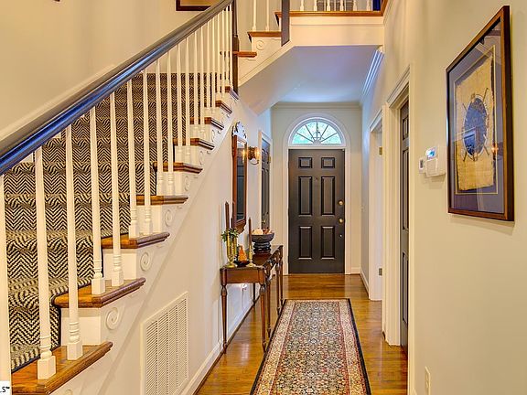 3rd image of 104 Kilkenny Ct