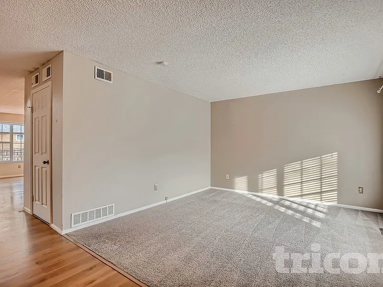 18373 E Arkansas Ave — Photo 2