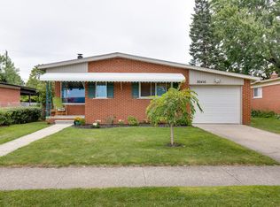 30416 Hennigan St, Roseville, MI 48066