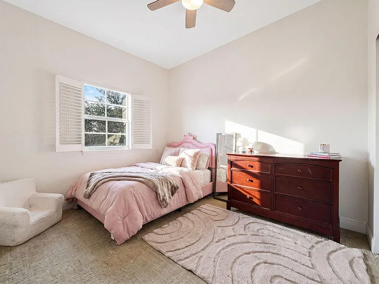 261 SW 6th Pl — Photo 17